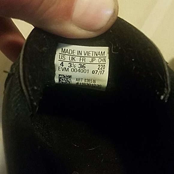 Adidas shoes - Picture 2 of 3